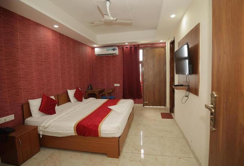 Номер Superior, The Anvi Residency Sector 122