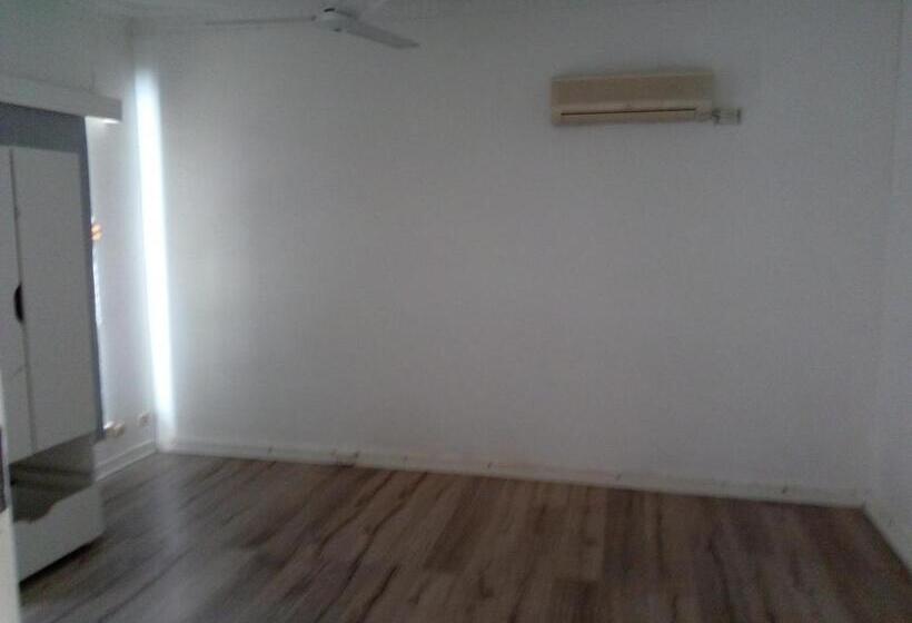 이코노미 룸, Homestay Upon Kenwick Station