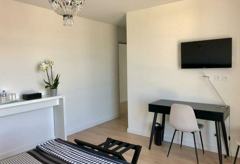 Номер Комфорт, Hôtelya   Lille Villeneuve D Ascq