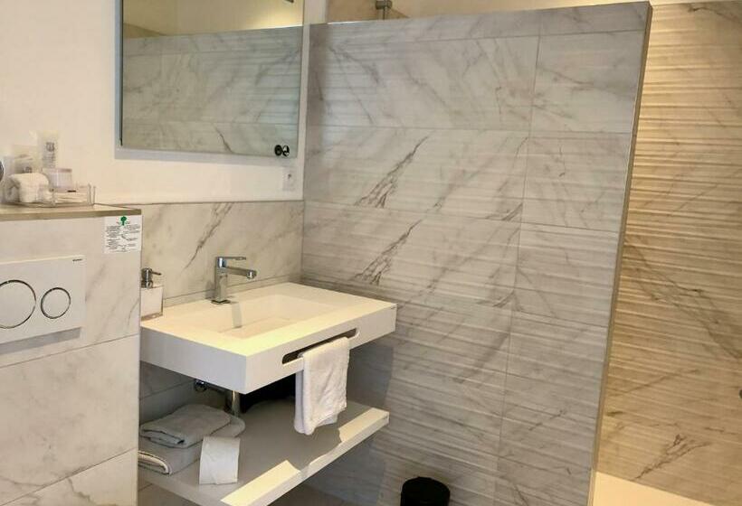 Номер Комфорт, Hôtelya   Lille Villeneuve D Ascq