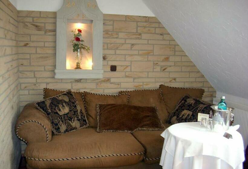 Люкс, Elegant Hotel Zur Burg