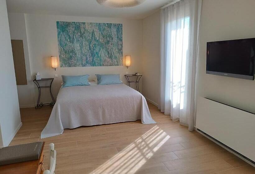 Люкс Вид на Сад, Hôtel La Bastide D Iris