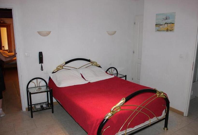 Номер Deluxe, Restaurant La Camargue