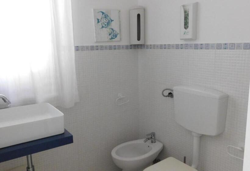 اتاق لوکس با چشم‌انداز باغ, La Battigia B&b
