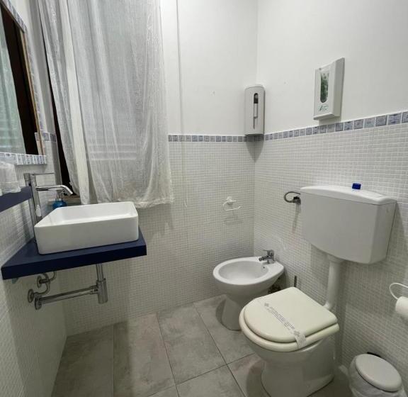 اتاق لوکس با چشم‌انداز باغ, La Battigia B&b