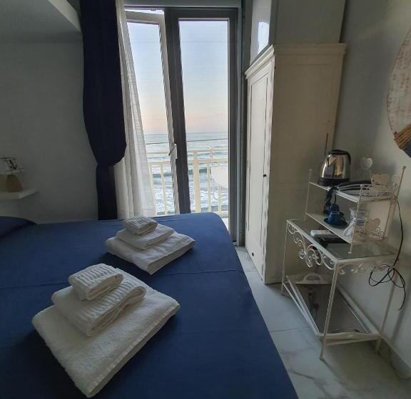 اتاق استاندارد با بالکن, La Battigia B&b