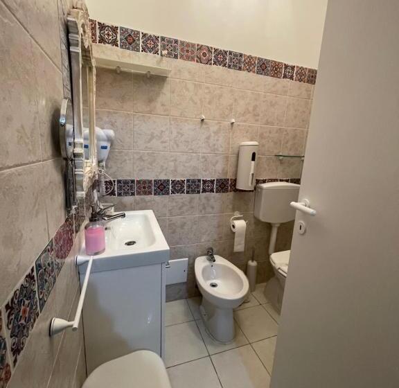 اتاق استاندارد با بالکن, La Battigia B&b