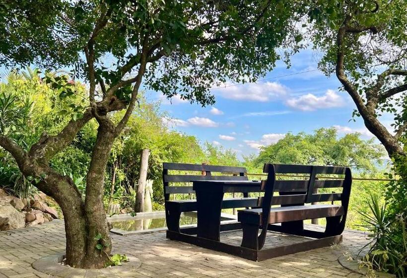 Maison 2 Chambres, Loerieroep Estate   Mountainview Selfcatering Accommodation Nelspruit