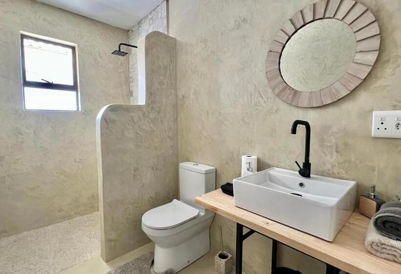Chambre Supérieure avec Terrasse, Loerieroep Estate   Mountainview Selfcatering Accommodation Nelspruit