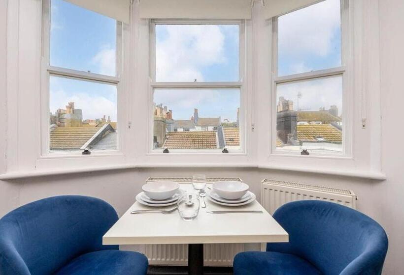 استودیوی استاندارد, Host & Stay   Grafton Copper