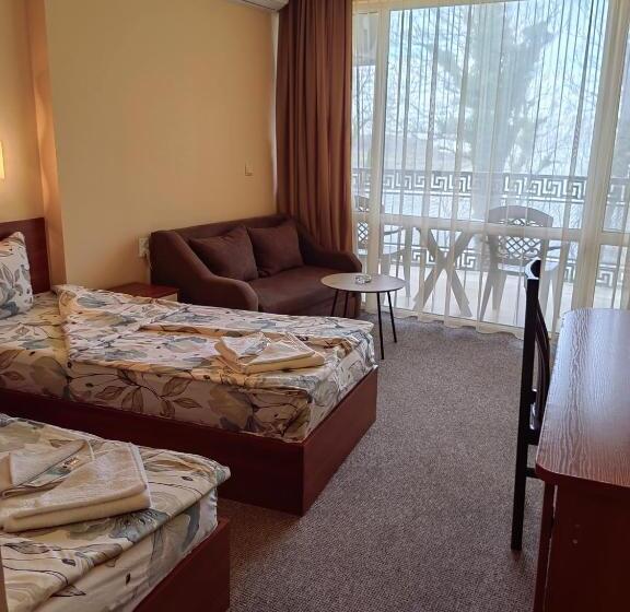 Номер Стандарт с Балконом, Family Hotel Diana