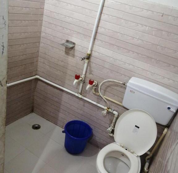 Трехместный Номер Классика, Oyo Harjender Guest Houses & Family Restaurant