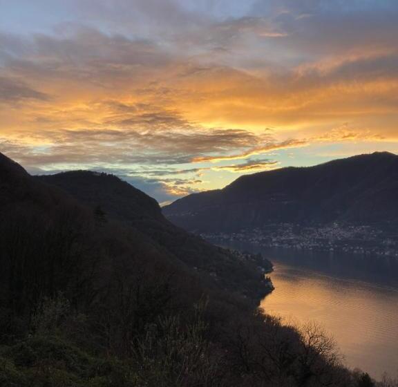 Superior room with lake view, B&b Villa Le Ortensie