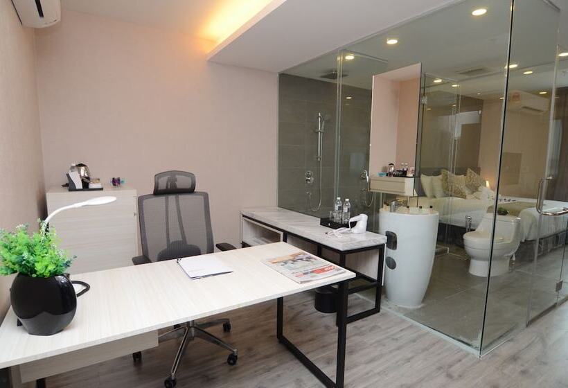 סוויטה, The Leverage Business Hotel Skudai
