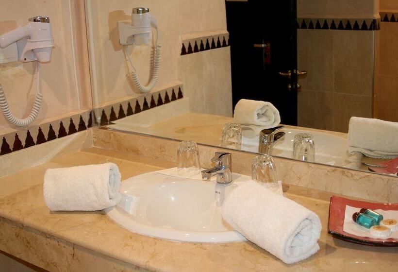 اتاق استاندارد سه نفره, Club Paradisio