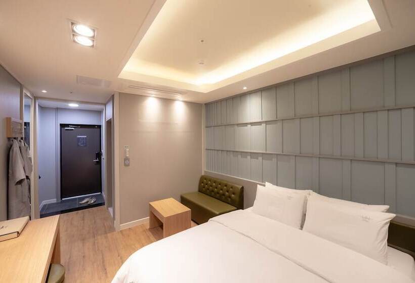 Номер Deluxe, Lin
