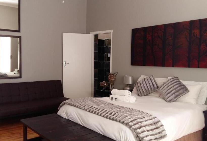 Quarto Superior, 44 On Ennis Guest Lodge And Restaurant   No Load Sheddding