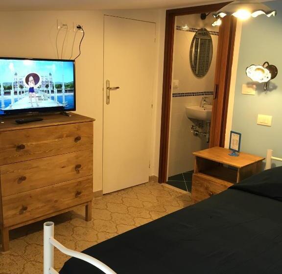 房顶倾斜的标准房间, B&b Villa Sul Mare