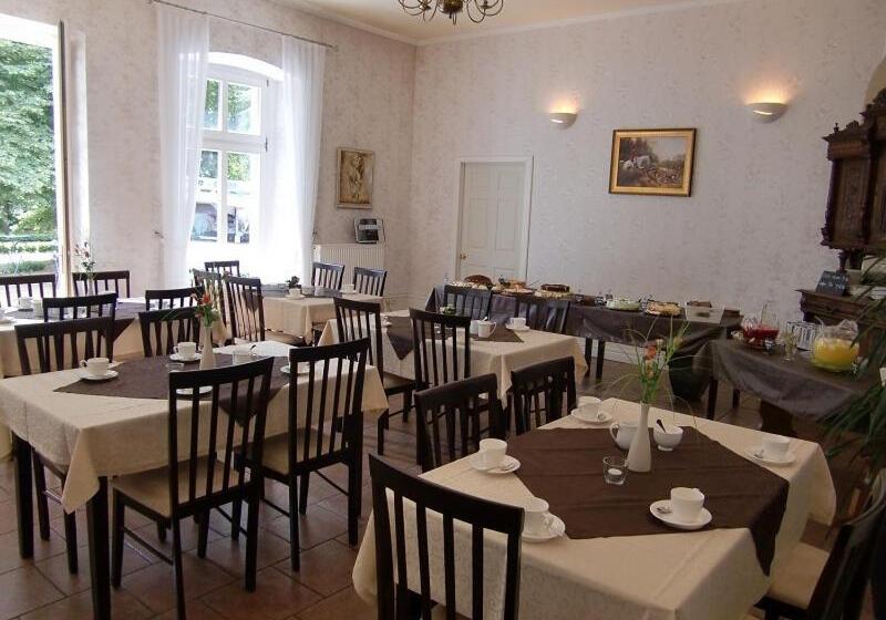 Номер Стандарт, Internat Schloss Spiegelberg