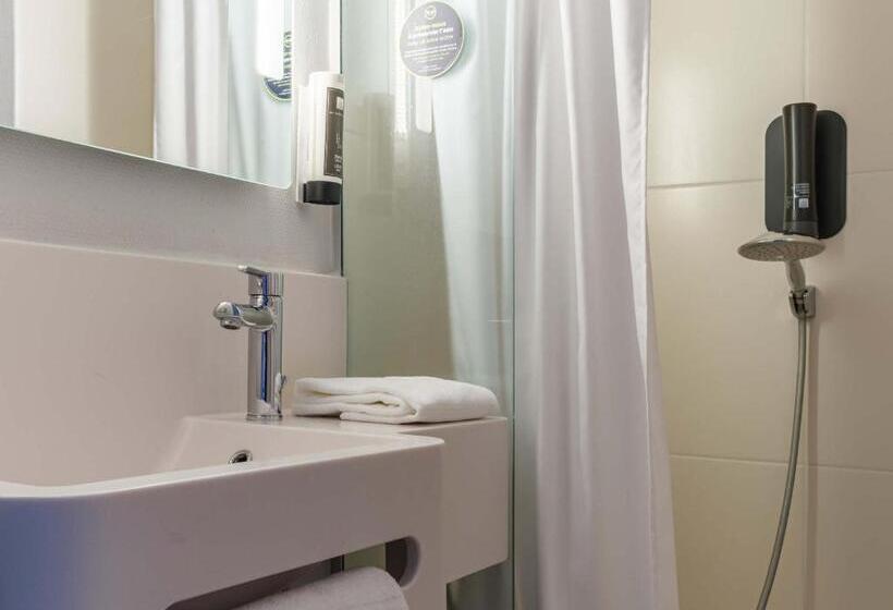 スタンダード４人部屋, B&b Hotel Belfort