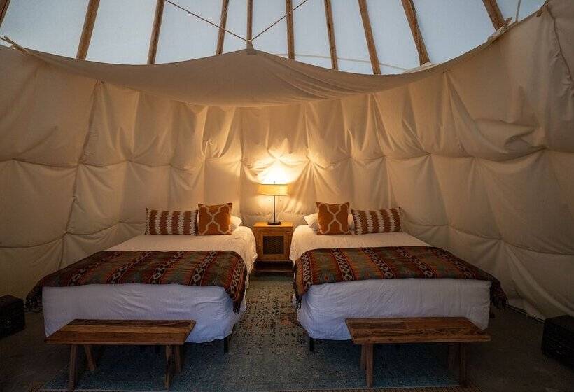 Deluxe Tent, Dreamcatcher Tipi