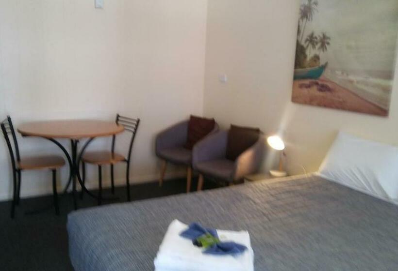 Номер Стандарт, Shady Rest Motel