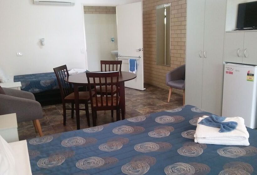 Номер Стандарт, Shady Rest Motel