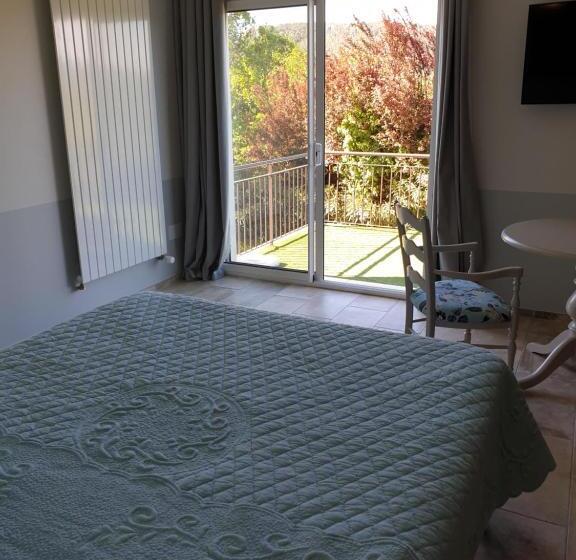 标准间带露台, Au Relais Provencal