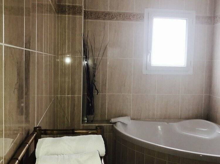Номер Стандарт, Hôtel Restaurant La Passerelle