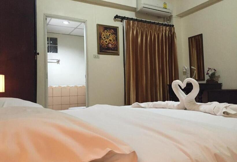 اتاق استاندارد سه نفره, Md House