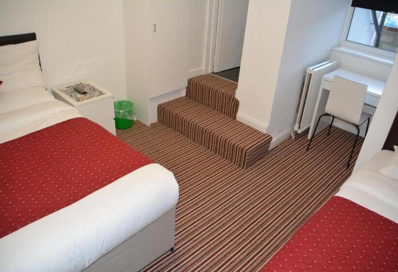 Семейный Номер, Bow Guest House