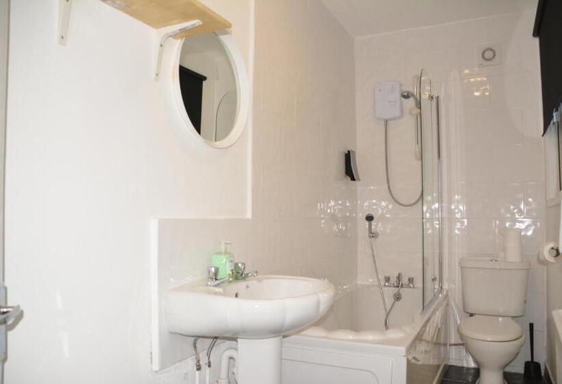 Семейный Номер, Bow Guest House