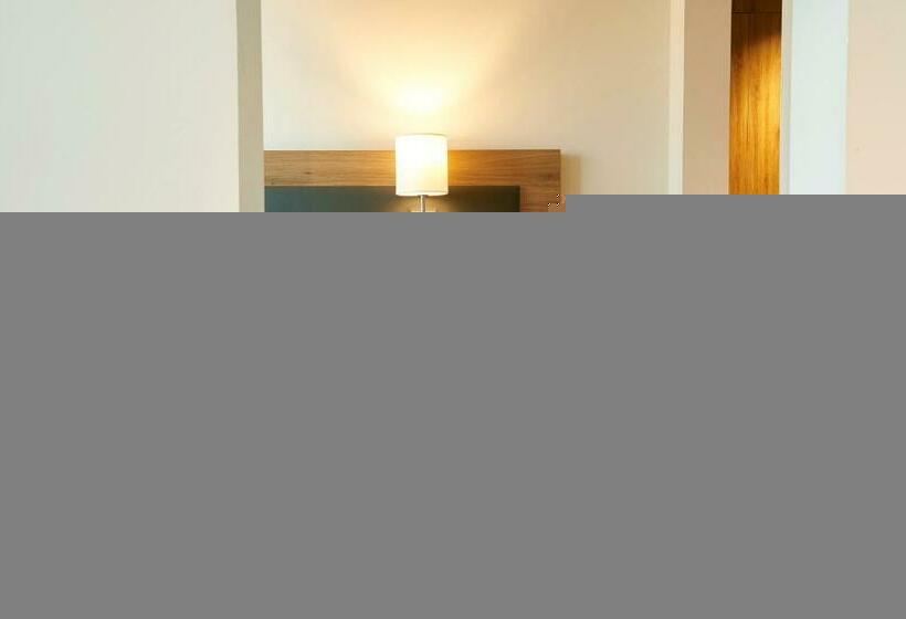 Семейный Номер, Moxy Aberdeen Airport