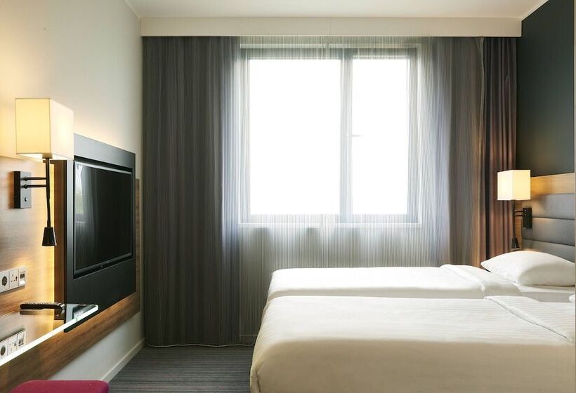 Номер Стандарт, Moxy Aberdeen Airport