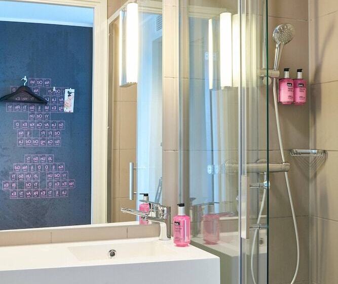 Семейный Номер, Moxy Aberdeen Airport