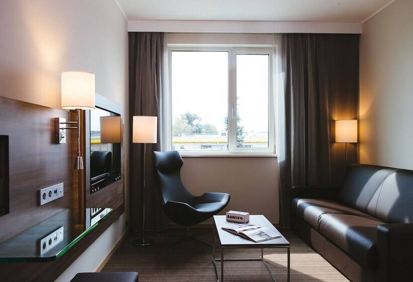 Семейный Номер, Moxy Aberdeen Airport