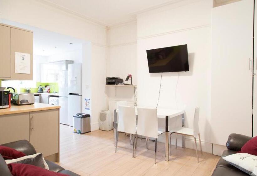 스탠다드 스튜디오, Cambridge City Rooms By Paymán Club