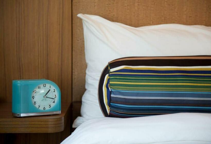 Номер Стандарт, Aloft Wichita