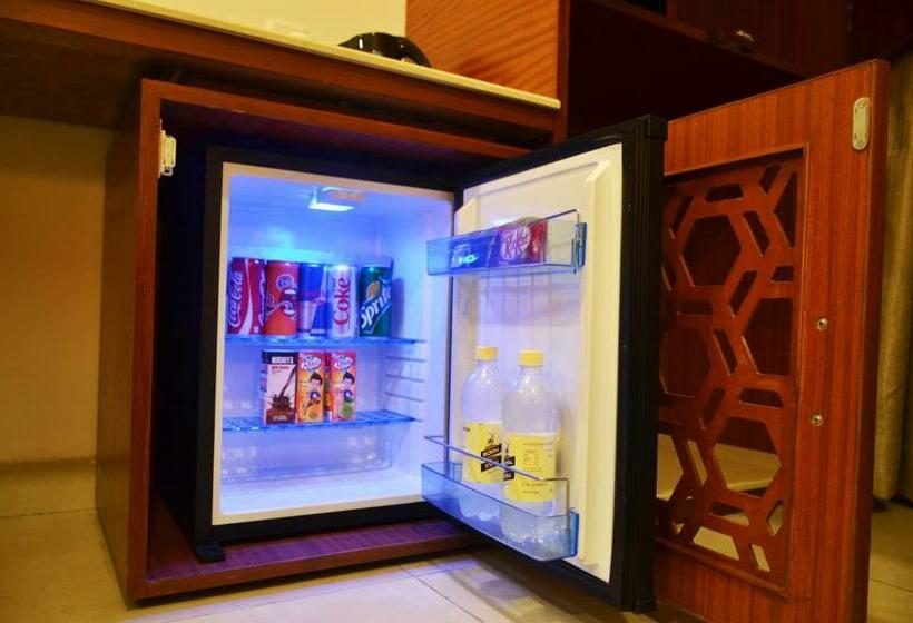 اتاق لوکس با تخت بزرگ, Mint Hotel Premia Chandigarh, Zirakpur