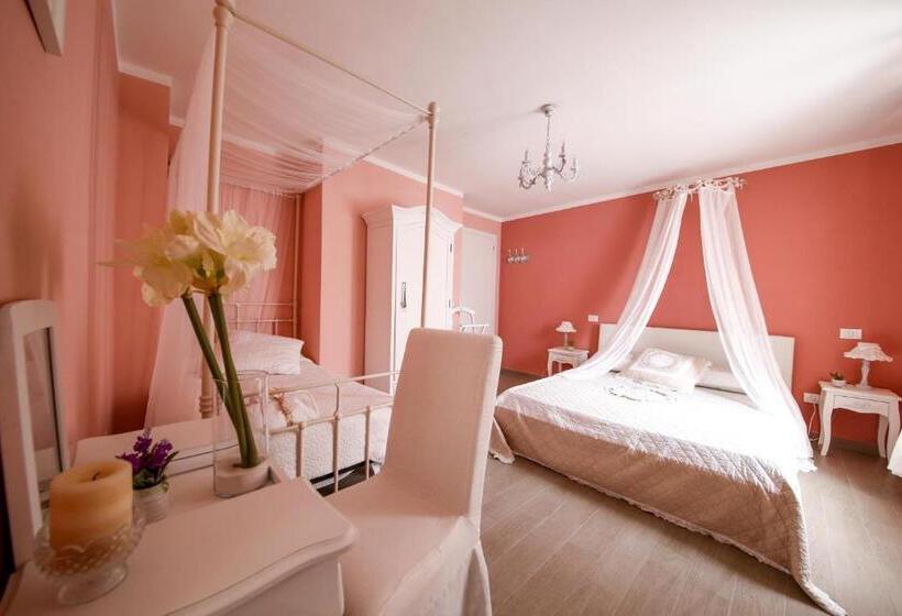 اتاق لوکس سه تخته, La Vecchia Tenenza B&b