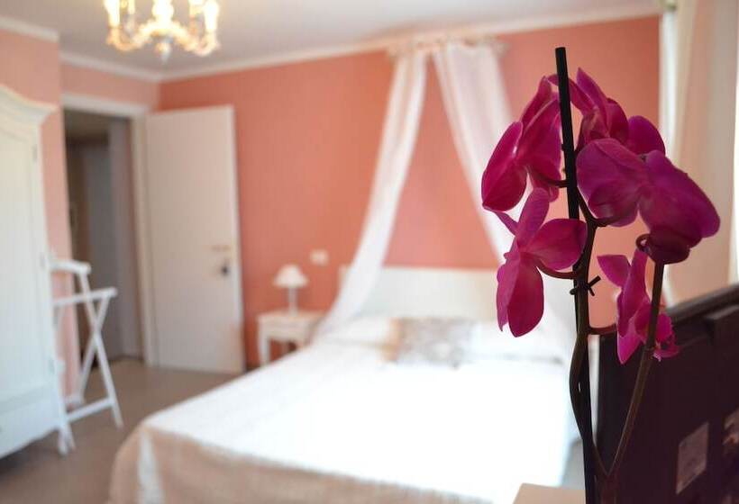 اتاق لوکس سه تخته, La Vecchia Tenenza B&b