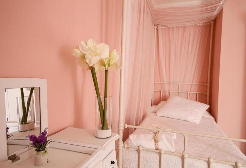 اتاق لوکس سه تخته, La Vecchia Tenenza B&b