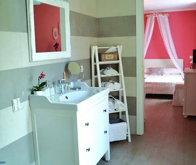 اتاق لوکس سه تخته, La Vecchia Tenenza B&b