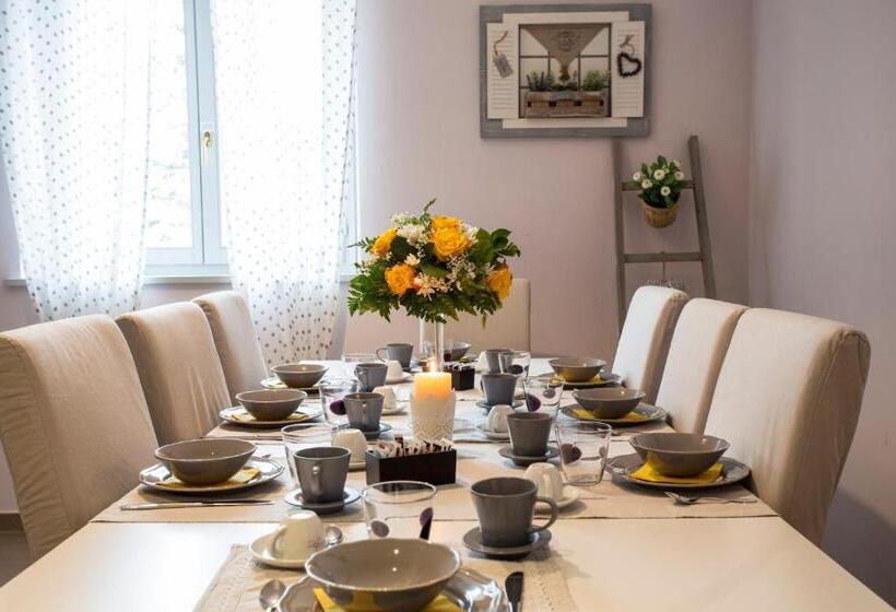 اتاق لوکس سه تخته, La Vecchia Tenenza B&b