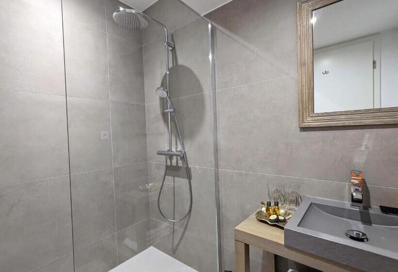 اتاق لوکس, La Villa Du Coteau