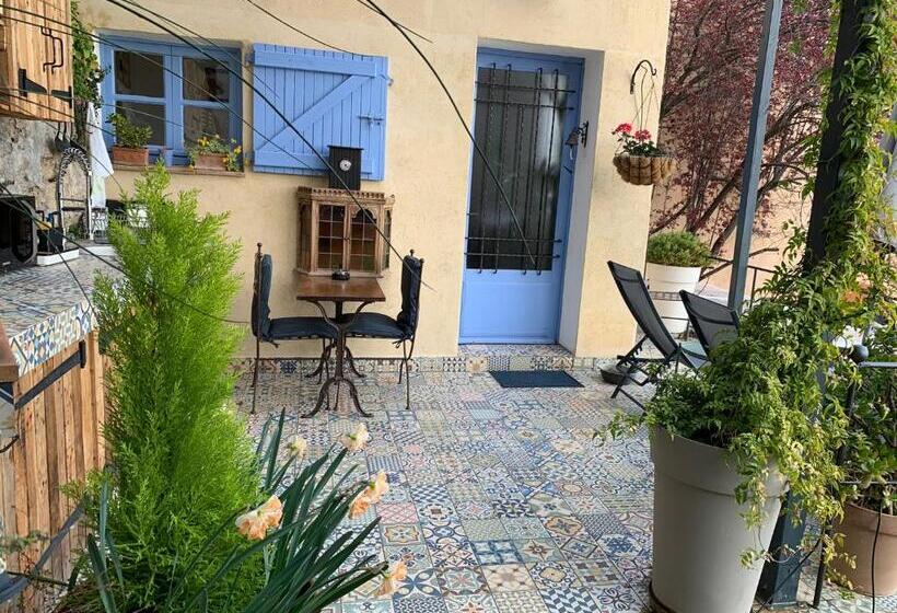 오두막, Skylark Bed & Breakfast