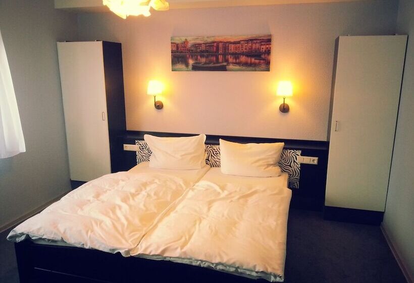 Апартаменты 2 Спальни, Zip Hotel Lingenfeld