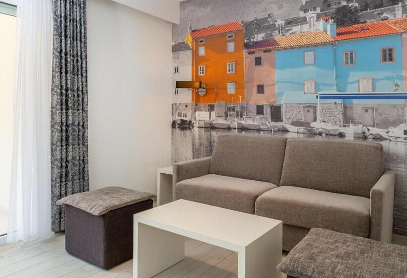 شقة غرفتين نوم إطلالة جانبية على البحر, Tamaris