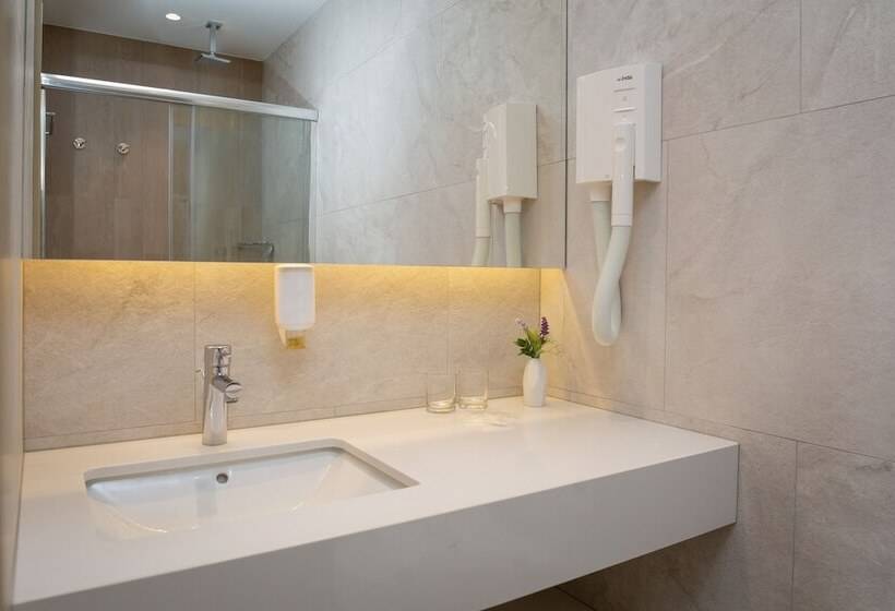 غرفة دور أخير, Tamaris