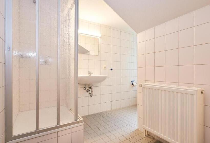 Номер Стандарт, Jugendherberge Detmold